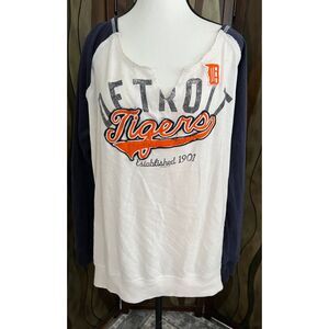 Detroit Tigers women's Carl Banks G-III 4Her shirt. Size L.